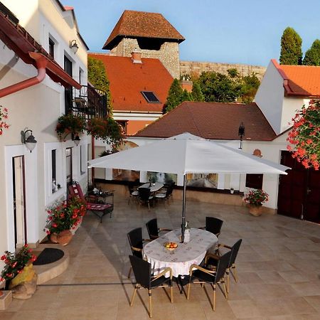 Patria Panzio Bed & Breakfast Eger Exterior photo