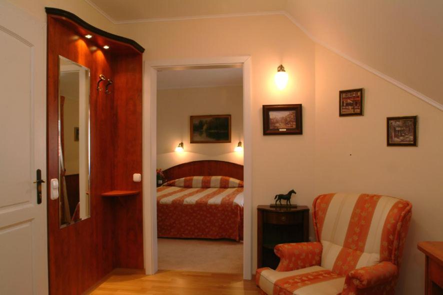 Patria Panzio Bed & Breakfast Eger Exterior photo