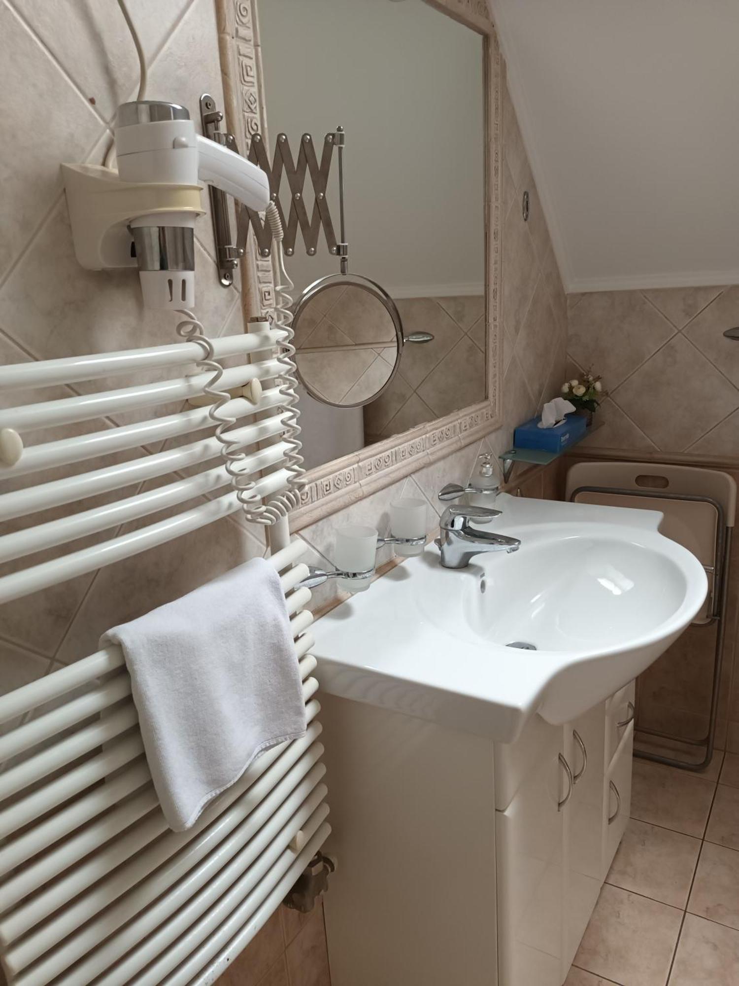 Patria Panzio Bed & Breakfast Eger Exterior photo